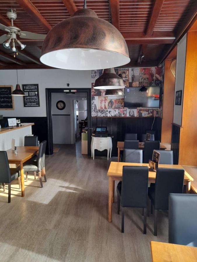Cafe De De Bruxelles